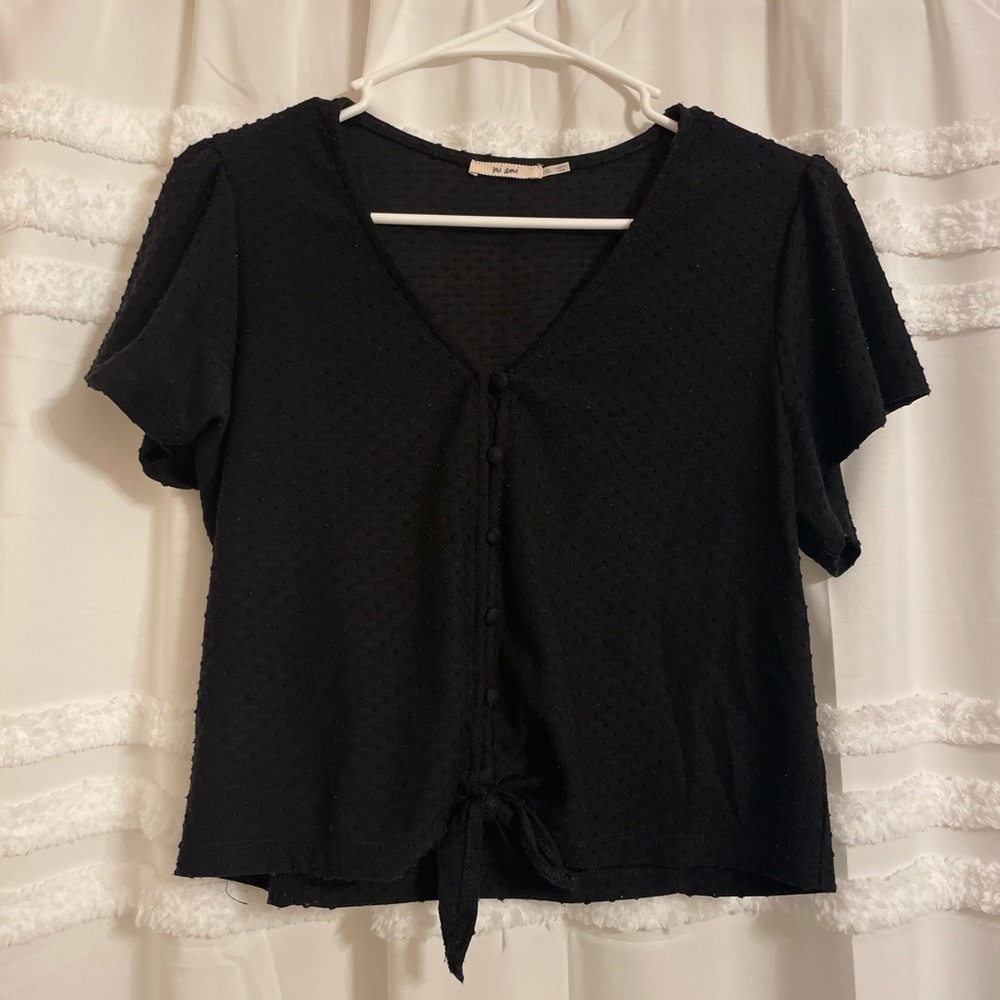 Francesca's Collections Black Tie Front Crop Blouse